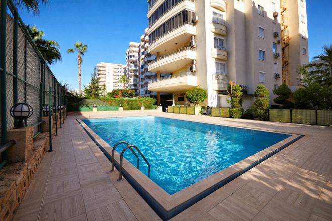 Просторная 4+1 с панорамным видом в Махмутларе — 170 м² для комфортной жизни у моря