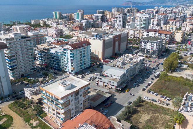 Недорогая квартира 1+1 в Махмутларе — мебель, бассейн и 500 метров до моря