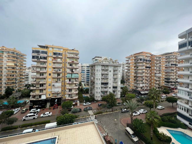 Продажа просторной квартиры в Махмутлар всего в 300 метрах от набережной