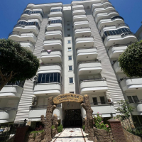 Квартира в центре Махмутлара на первом высоком этаже с видом на горы