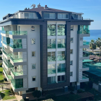 Трехкомнатная двухуровневая квартира с панорамным видом на первой линии моря