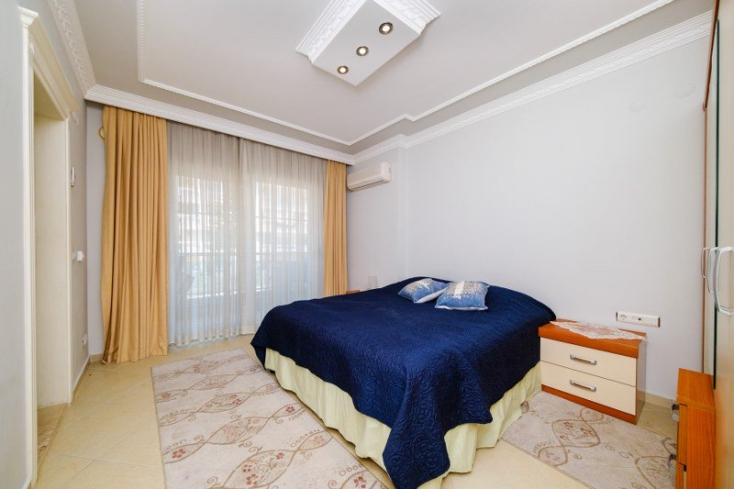 Продажа просторной квартиры с двумя спальнями и остекленным балконом в Джикджилли