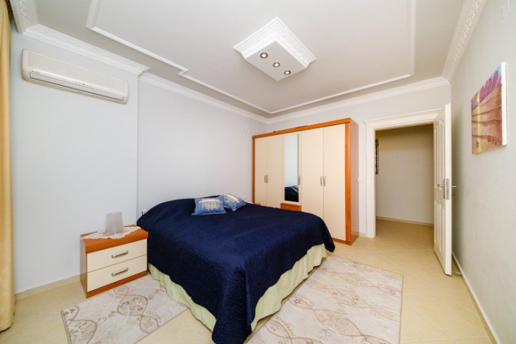 Продажа просторной квартиры с двумя спальнями и остекленным балконом в Джикджилли