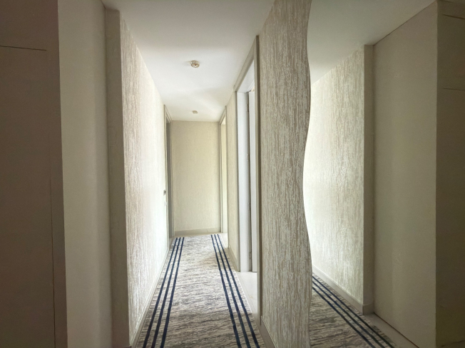 Просторная квартира 2+1 с панорамным видом на море в самом центре Махмутлара!