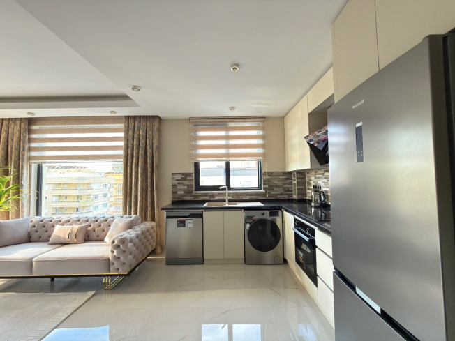 Просторная квартира 2+1 с панорамным видом на море в самом центре Махмутлара!