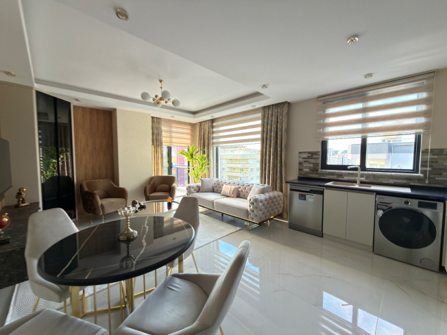 Просторная квартира 2+1 с панорамным видом на море в самом центре Махмутлара!