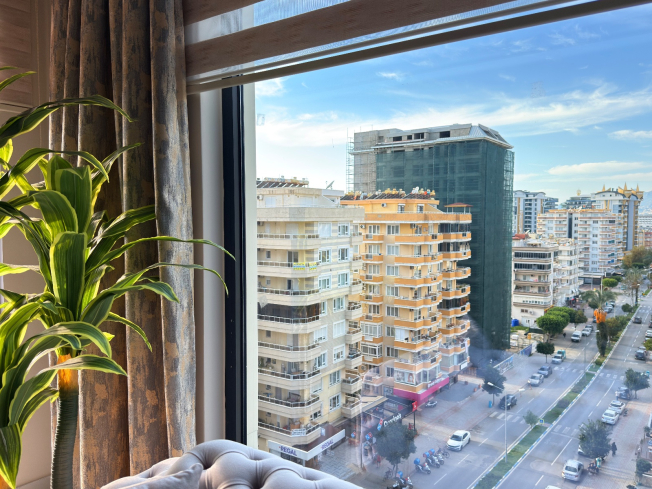 Просторная квартира 2+1 с панорамным видом на море в самом центре Махмутлара!