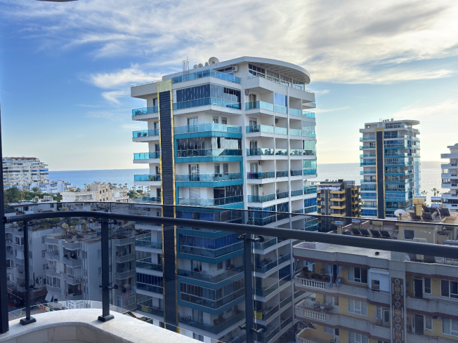 Просторная квартира 2+1 с панорамным видом на море в самом центре Махмутлара!