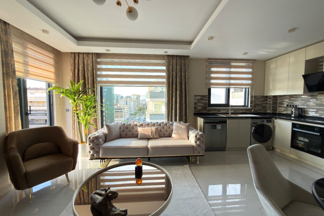 Просторная квартира 2+1 с панорамным видом на море в самом центре Махмутлара!