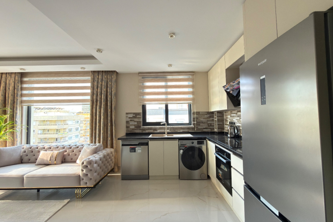 Просторная квартира 2+1 с панорамным видом на море в самом центре Махмутлара!