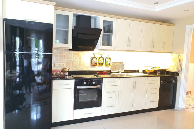 TEPE MAHALLESİNDE EŞYALI  2+1 BAHÇELİ  DAİRE