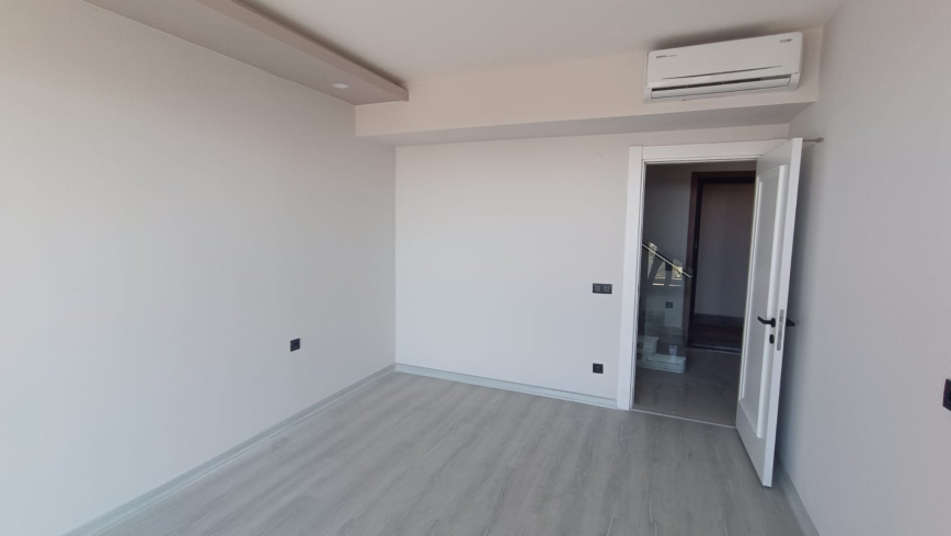 Пентхаус 2+1 под ВНЖ, с панорамным видом на море и крепость в комплексе в районе Клеопатра