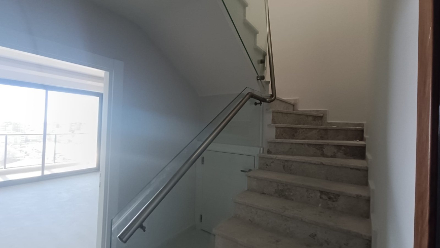 Пентхаус 2+1 под ВНЖ, с панорамным видом на море и крепость в комплексе в районе Клеопатра