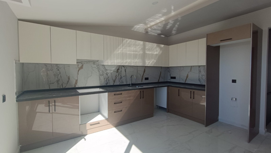 Пентхаус 2+1 под ВНЖ, с панорамным видом на море и крепость в комплексе в районе Клеопатра