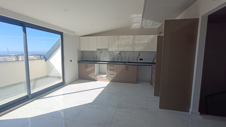 Пентхаус 2+1 под ВНЖ, с панорамным видом на море и крепость в комплексе в районе Клеопатра