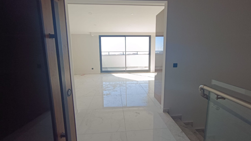 Пентхаус 2+1 под ВНЖ, с панорамным видом на море и крепость в комплексе в районе Клеопатра