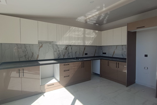 Пентхаус 2+1 под ВНЖ, с панорамным видом на море и крепость в комплексе в районе Клеопатра