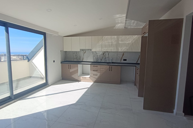 Пентхаус 2+1 под ВНЖ, с панорамным видом на море и крепость в комплексе в районе Клеопатра