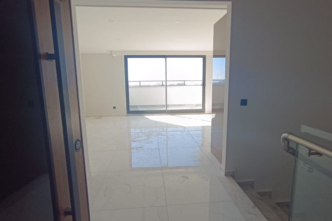 Пентхаус 2+1 под ВНЖ, с панорамным видом на море и крепость в комплексе в районе Клеопатра