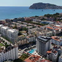 Стильная квартира 1+1 в районе Оба — 600 м до моря, премиум-комплекс, возможна под краткосрочную аренду