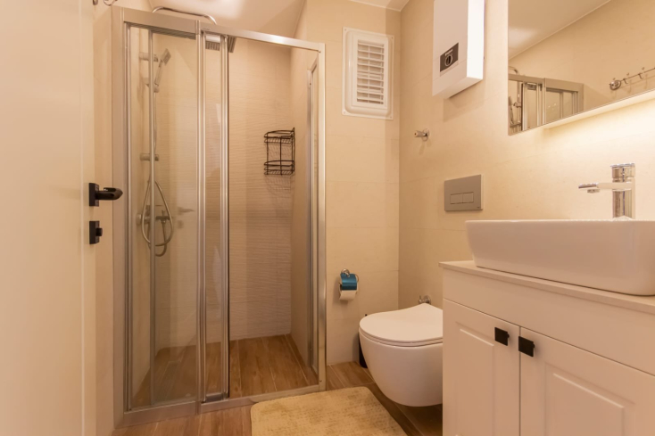 Меблированная 1+1 у моря в престижном районе c возможностью получения  ВНЖ