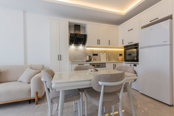 Меблированная 1+1 у моря в престижном районе c возможностью получения  ВНЖ