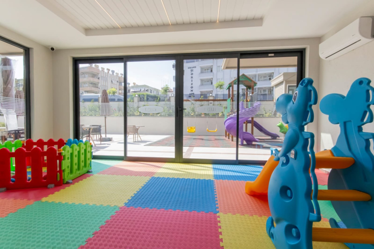 Меблированная 1+1 у моря в престижном районе c возможностью получения  ВНЖ