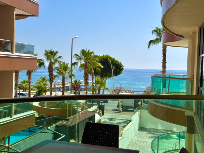 Квартира 1+1 на первой береговой линии в Оба — 50 м до песчаного пляжа, супер-цена