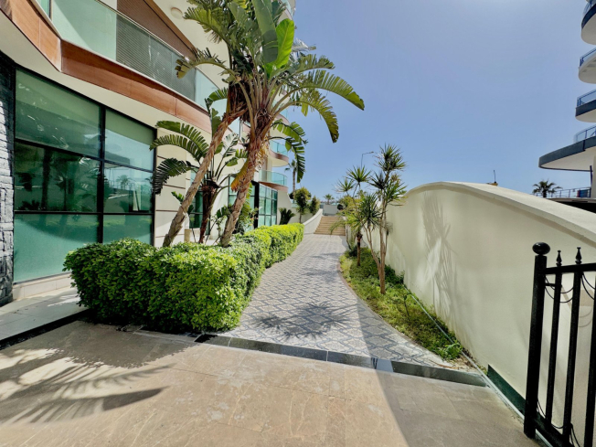 Квартира 1+1 на первой береговой линии в Оба — 50 м до песчаного пляжа, супер-цена