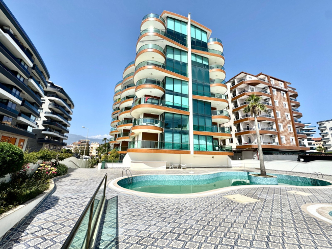 Квартира 1+1 на первой береговой линии в Оба — 50 м до песчаного пляжа, супер-цена