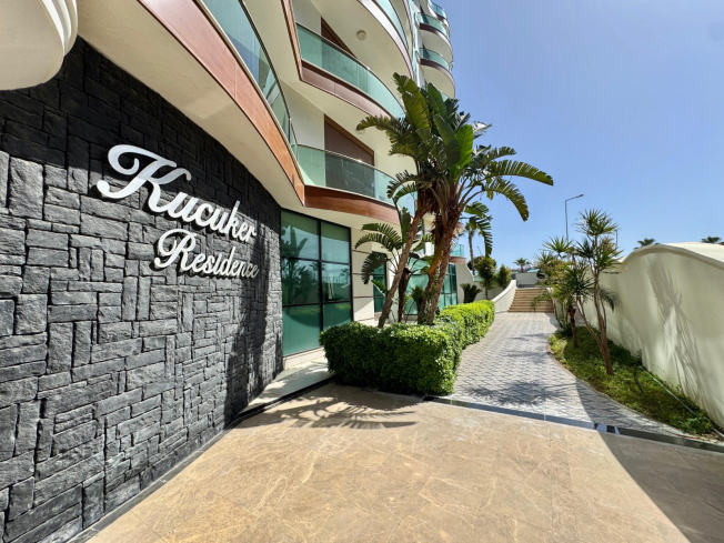 Квартира 1+1 на первой береговой линии в Оба — 50 м до песчаного пляжа, супер-цена