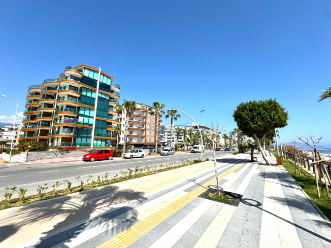 Квартира 1+1 на первой береговой линии в Оба — 50 м до песчаного пляжа, супер-цена