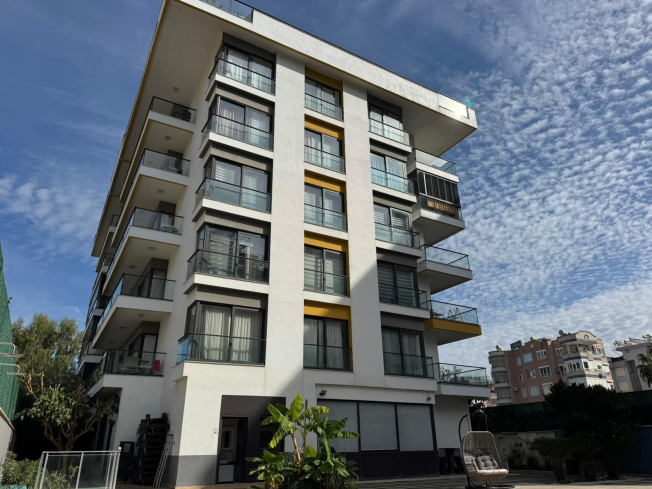 Современная меблированная квартира 1+1 в 100 метрах от моря в Обе