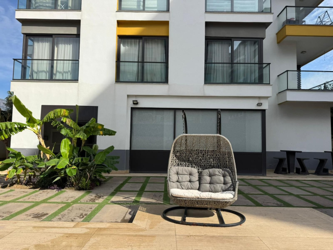 Современная меблированная квартира 1+1 в 100 метрах от моря в Обе