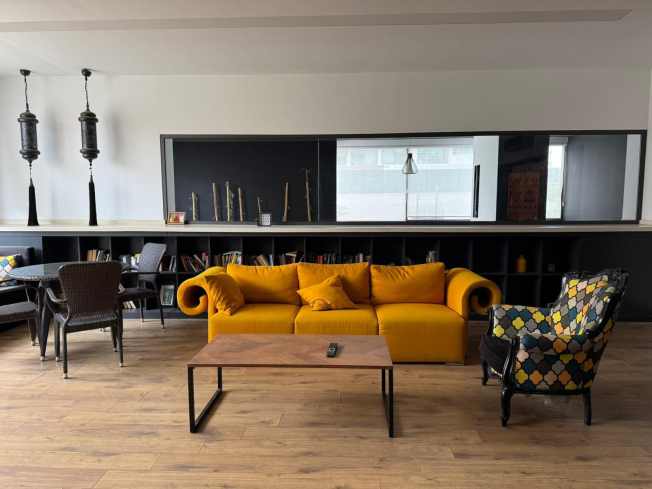 Современная меблированная квартира 1+1 в 100 метрах от моря в Обе