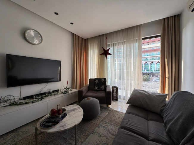 Современная меблированная квартира 1+1 в 100 метрах от моря в Обе