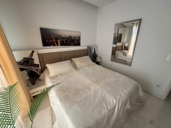 Современная меблированная квартира 1+1 в 100 метрах от моря в Обе