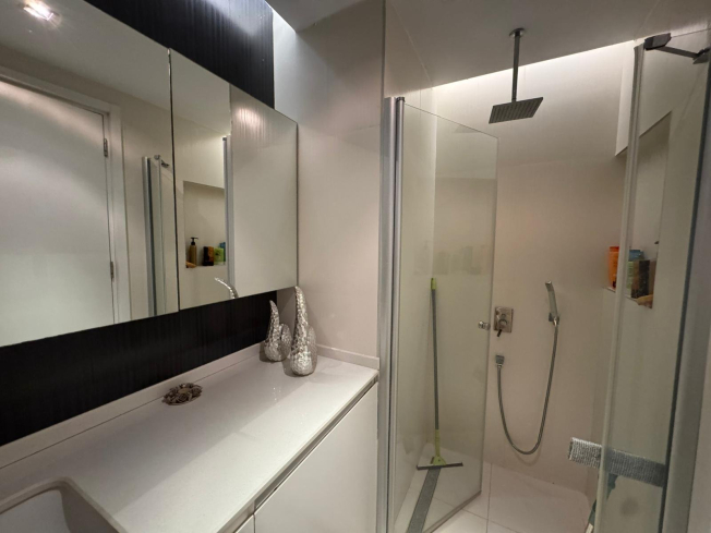 Современная меблированная квартира 1+1 в 100 метрах от моря в Обе