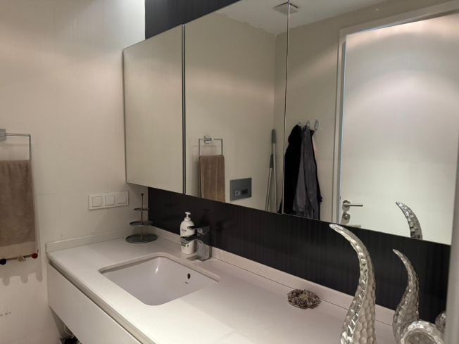 Современная меблированная квартира 1+1 в 100 метрах от моря в Обе