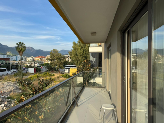 Современная меблированная квартира 1+1 в 100 метрах от моря в Обе