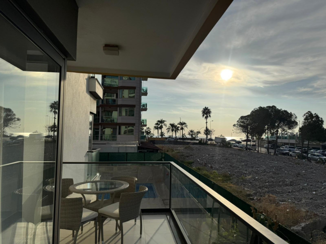 Современная меблированная квартира 1+1 в 100 метрах от моря в Обе