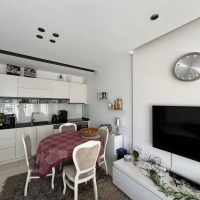 Современная меблированная квартира 1+1 в 100 метрах от моря в Обе