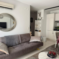 Современная меблированная квартира 1+1 в 100 метрах от моря в Обе