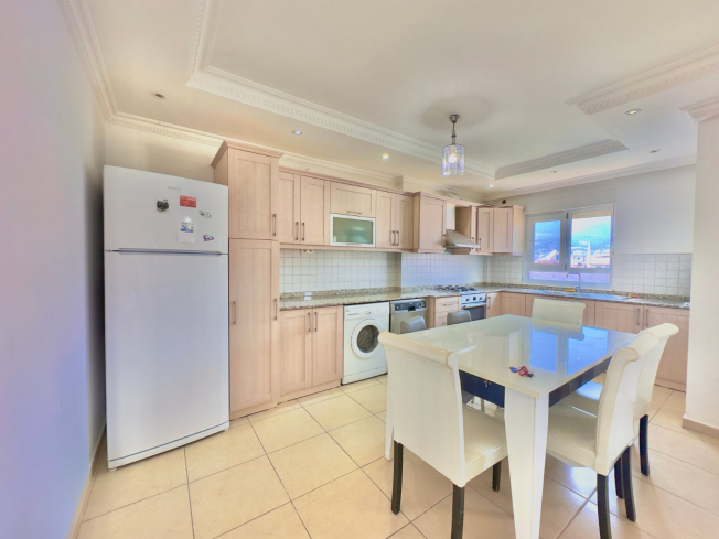 Светлая просторная квартира 2+1 в Тосмуре рядом с морем и развитой инфраструктурой