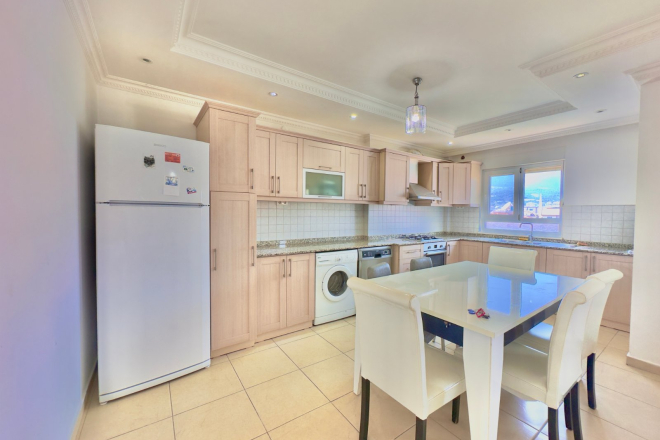 Светлая просторная квартира 2+1 в Тосмуре рядом с морем и развитой инфраструктурой