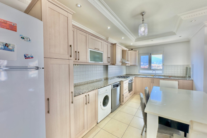 Светлая просторная квартира 2+1 в Тосмуре рядом с морем и развитой инфраструктурой