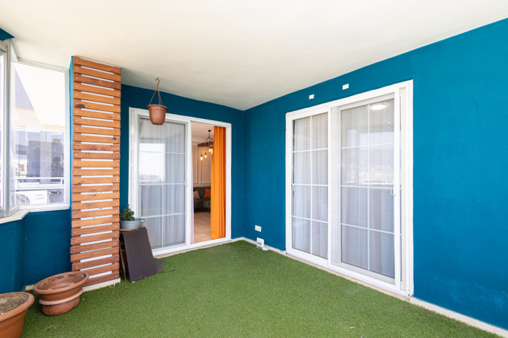 Стильная квартира 2+1 с дизайнерским ремонтом рядом с морем в Тосмуре