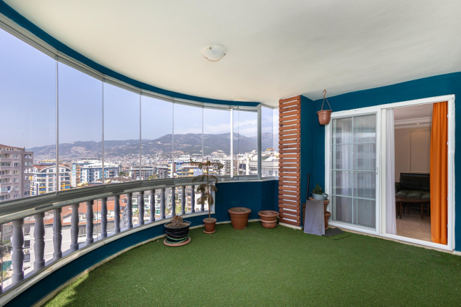 Стильная квартира 2+1 с дизайнерским ремонтом рядом с морем в Тосмуре