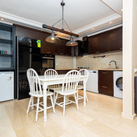 Стильная квартира 2+1 с дизайнерским ремонтом рядом с морем в Тосмуре