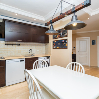 Стильная квартира 2+1 с дизайнерским ремонтом рядом с морем в Тосмуре